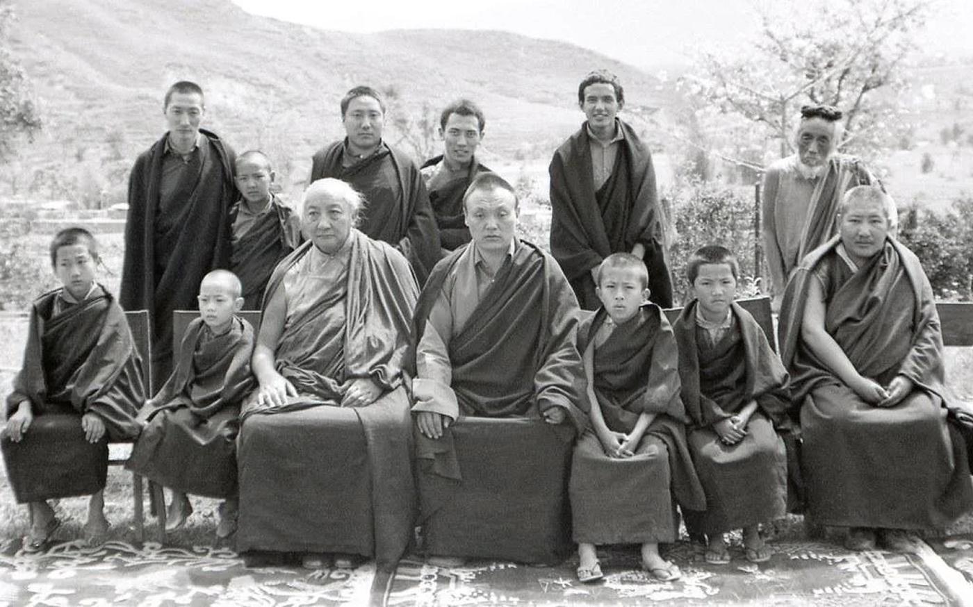 Orgyen Tobgyal Rinpoche (top row, 2nd left) with Dilgo Khyentse Rinpoche & Eighth Khamtrul Rinpoche at Tashi Jong